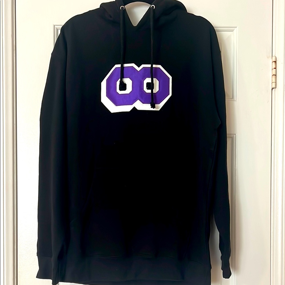 Like new The Hoopery Men’s Kobe Tribute Embroidered Stitch black hoodie size M.